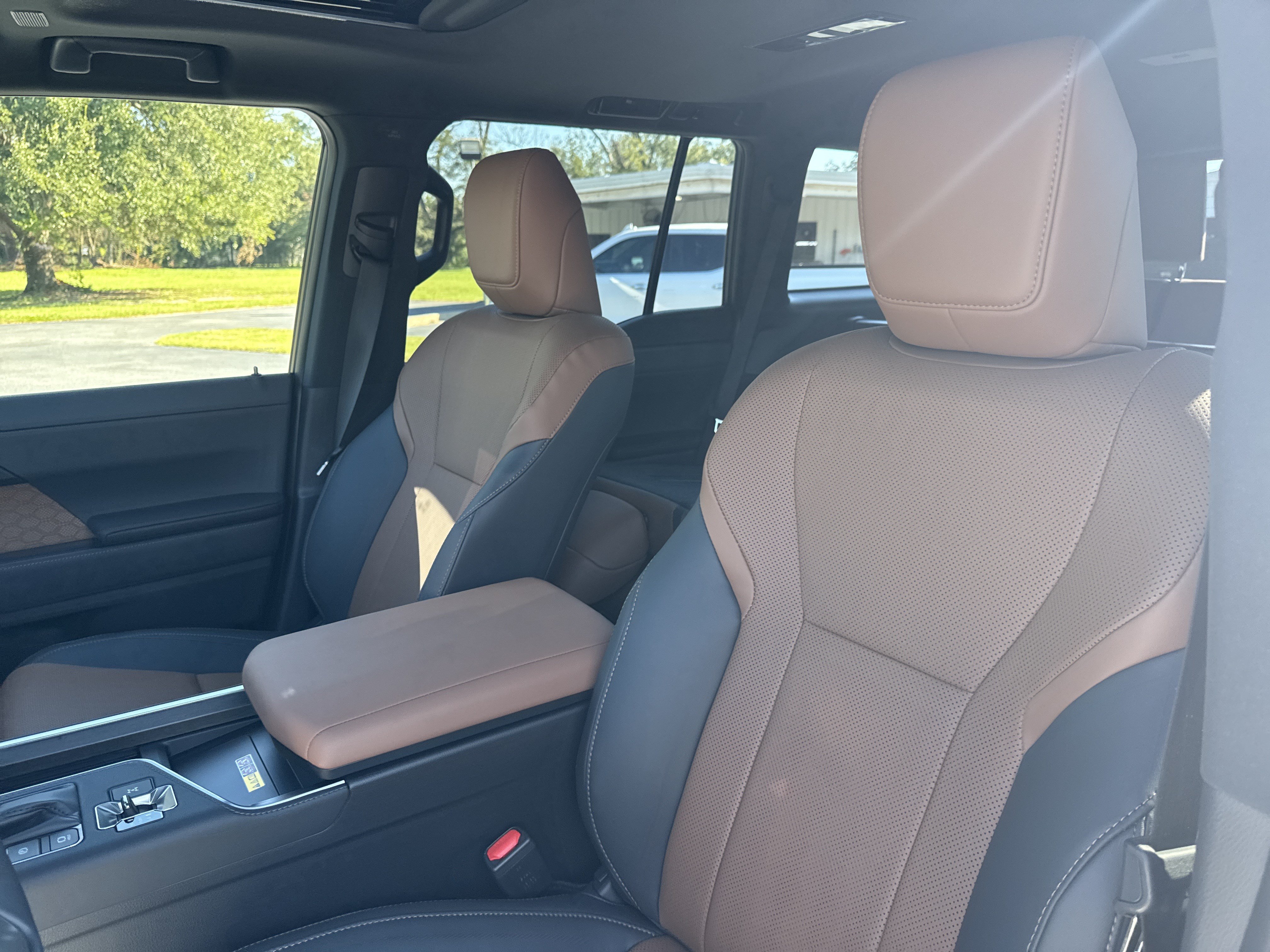 Used 2026 Lexus GX 550 w/ Cold Area Package AWD/4WD image 14