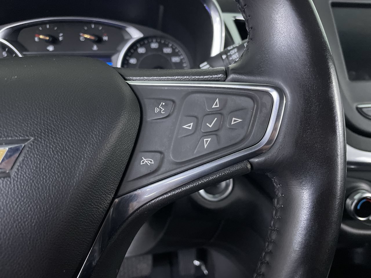 Used 2020 Chevrolet Equinox LT AWD/4WD image 28