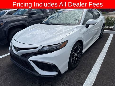 Used 2024 Toyota Camry SE FWD image 1