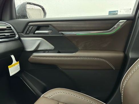 New 2026 GMC Acadia Denali Ultimate w/ LPO, Floor Liner Package AWD/4WD image 43