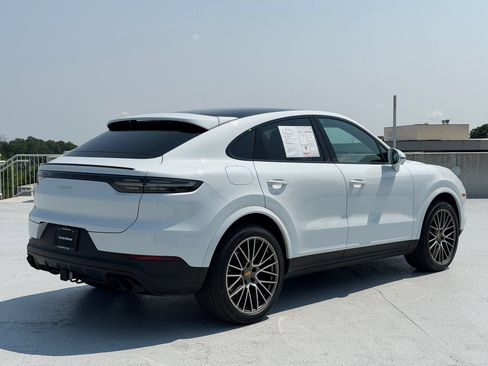 Certified 2023 Porsche Cayenne Coupe AWD/4WD image 9