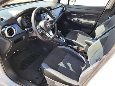Used 2025 Nissan Versa SV image 3