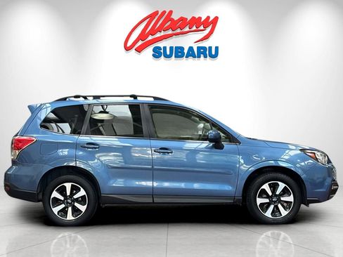 Used 2017 Subaru Forester 2.5i Limited AWD/4WD image 3