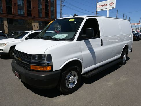 Used 2019 Chevrolet Express 2500 w/ Driver Convenience Package RWD image 3