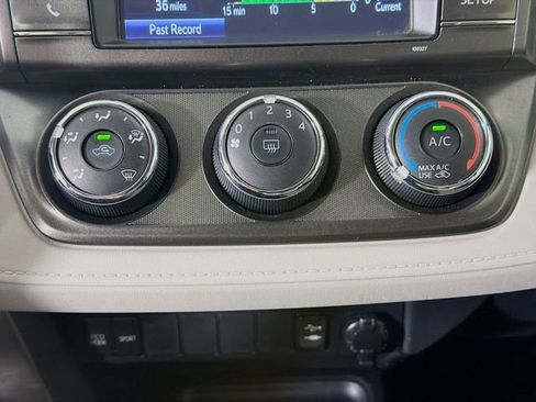 Used 2014 Toyota RAV4 LE FWD image 18