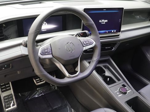 New 2026 Volkswagen Tiguan SE R-Line image 8