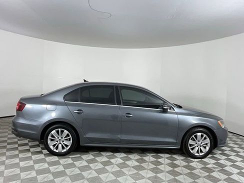 Used 2016 Volkswagen Jetta SE FWD image 4