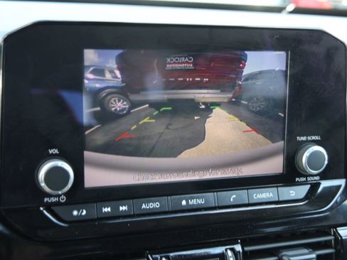 Used 2025 Nissan Pathfinder SV image 4