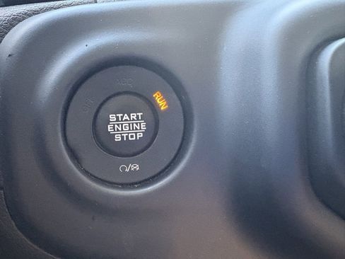 Used 2021 Jeep Wrangler Unlimited Sahara image 32