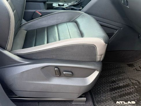 Used 2022 Volkswagen Atlas SEL Premium image 42