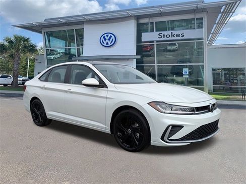New 2026 Volkswagen Jetta SE image 2