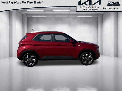 Used 2023 Hyundai Venue SEL FWD image 18