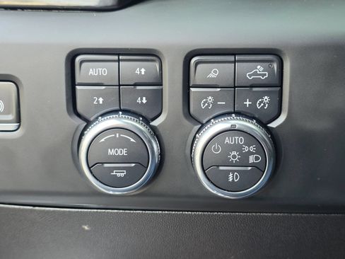 Used 2024 GMC Sierra 2500 AT4 w/ AT4 Premium Plus Package AWD/4WD image 13