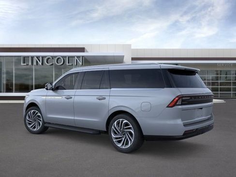 New 2026 Lincoln Navigator L Premier AWD/4WD image 4
