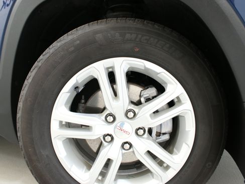 Used 2023 GMC Terrain SLE w/ Driver Convenience Package FWD image 31