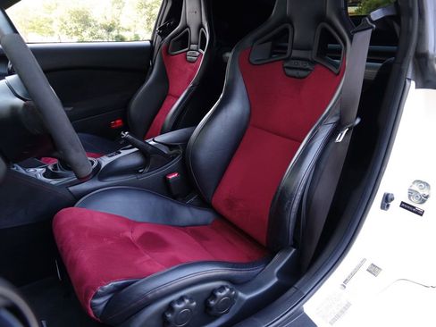 Used 2018 Nissan 370Z NISMO image 6