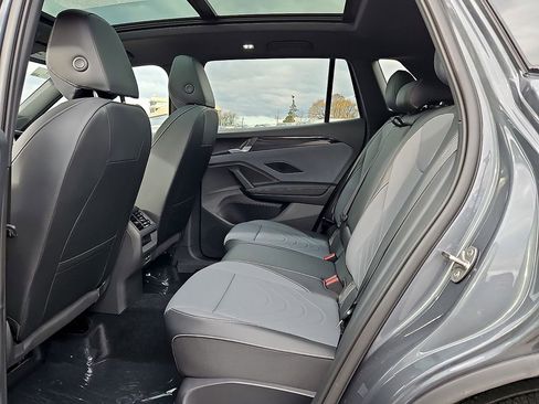 New 2026 Volkswagen Tiguan SE R-Line AWD/4WD image 10
