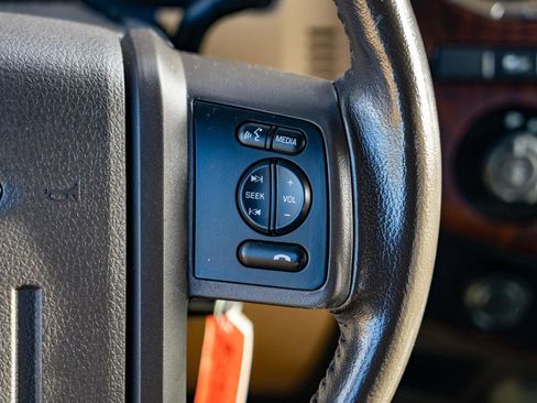 Used 2014 Ford F250 Lariat w/ Lariat Interior Package image 17