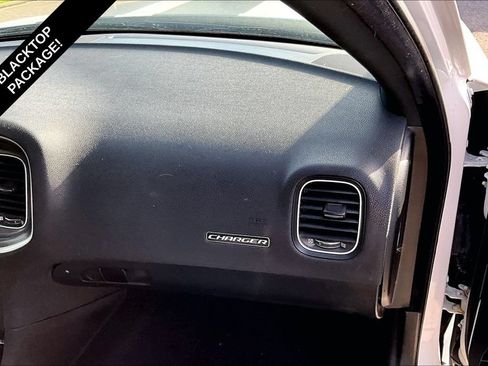 Used 2022 Dodge Charger SXT RWD image 16