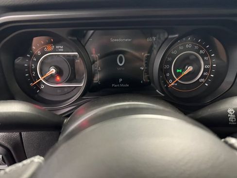 Used 2025 Jeep Wrangler Unlimited Sport AWD/4WD image 12