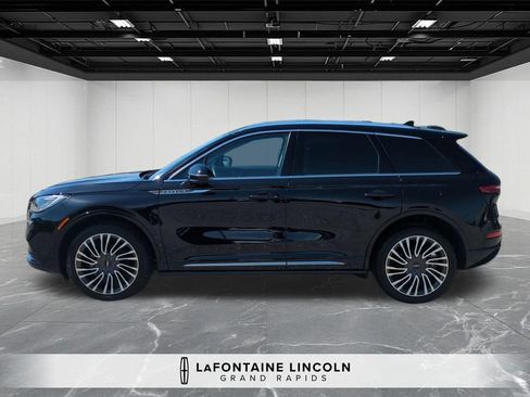 Certified 2022 Lincoln Corsair Reserve w/ Equipment Group 201A AWD/4WD image 2