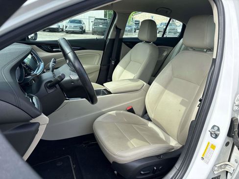 Used 2018 Buick Regal Essence w/ Driver Confidence Package #1 FWD image 10