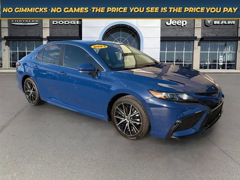 Used 2023 Toyota Camry SE FWD image 1