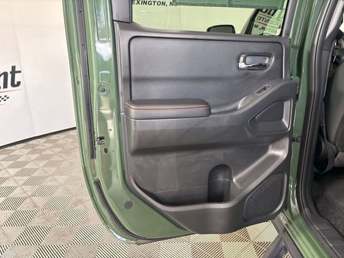 Used 2025 Nissan Frontier PRO-4X w/ Pro Convenience Package AWD/4WD image 18