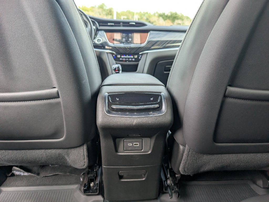 Used 2024 Cadillac XT6 Premium Luxury w/ LPO, Floor Liner Package AWD/4WD image 31