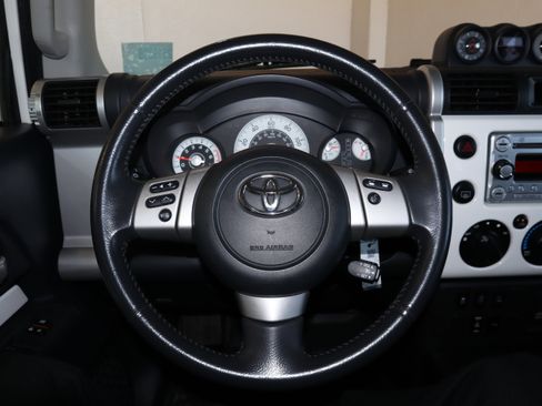 Used 2014 Toyota FJ Cruiser 4WD image 24