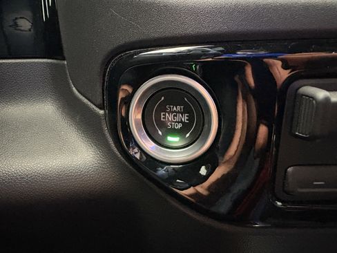 Used 2023 Chevrolet Silverado 1500 High Country w/ Technology Package image 12