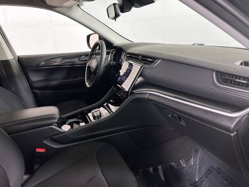 Used 2023 Jeep Grand Cherokee Laredo image 27