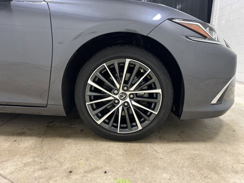 Certified 2023 Lexus ES 350 w/ Premium Package image 13