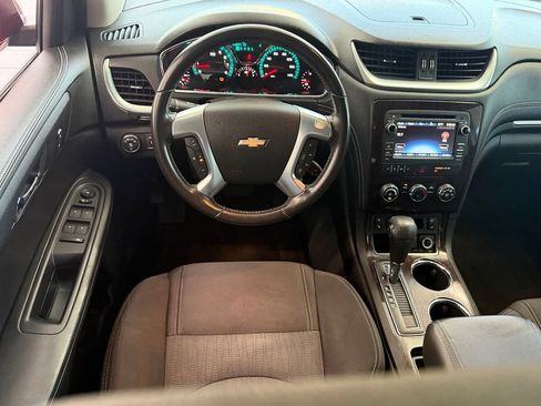Used 2017 Chevrolet Traverse LT w/ Style and Technology Package FWD image 13