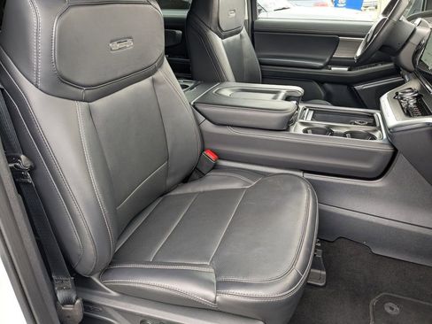 Used 2025 Ford Expedition Max Platinum image 39