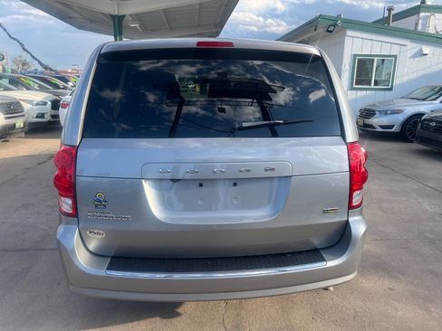 Used 2018 Dodge Grand Caravan SE w/ UConnect Hands-Free Group FWD image 4