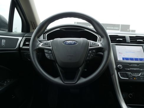 Used 2020 Ford Fusion SE image 21