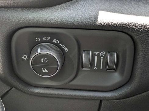 New 2026 RAM 2500 Laramie AWD/4WD image 22