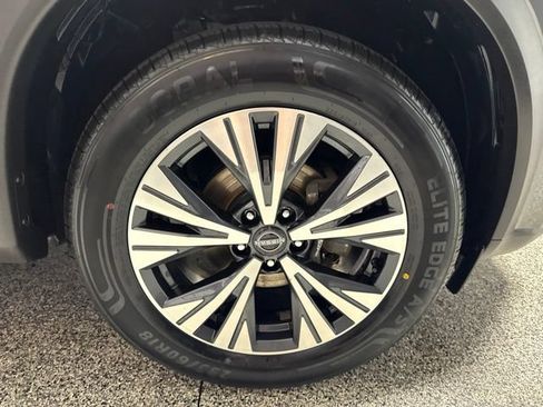 Used 2023 Nissan Rogue SV AWD/4WD image 27