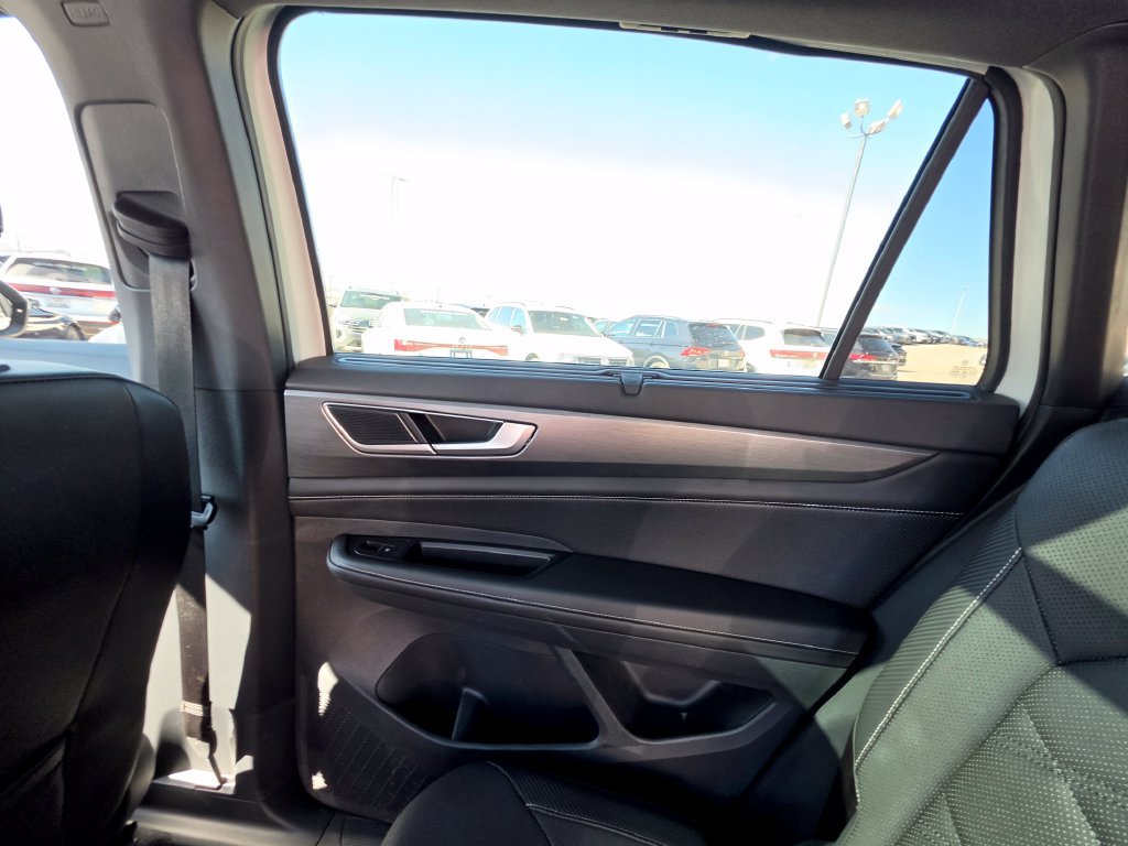 Used 2024 Volkswagen Atlas Cross Sport SE w/ Panoramic Sunroof Package FWD image 20