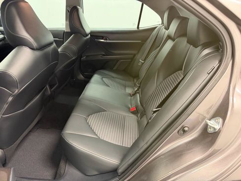 Used 2021 Toyota Camry SE w/ Convenience Package FWD image 8
