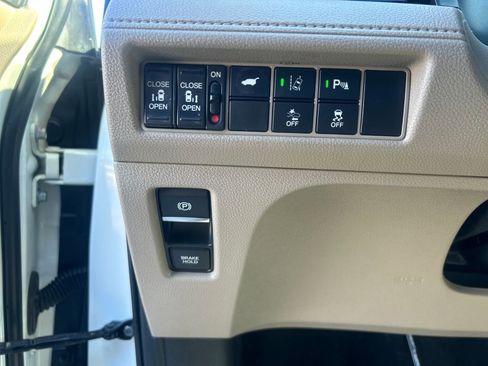 Used 2018 Honda Odyssey Elite image 34