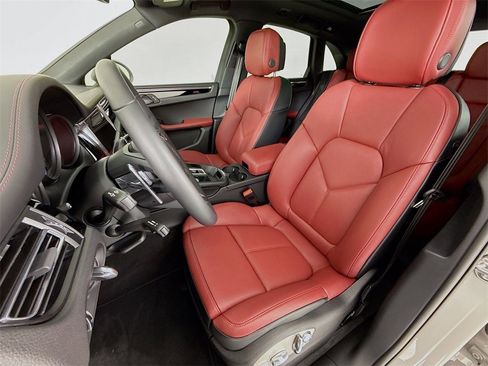 New 2026 Porsche Macan image 5