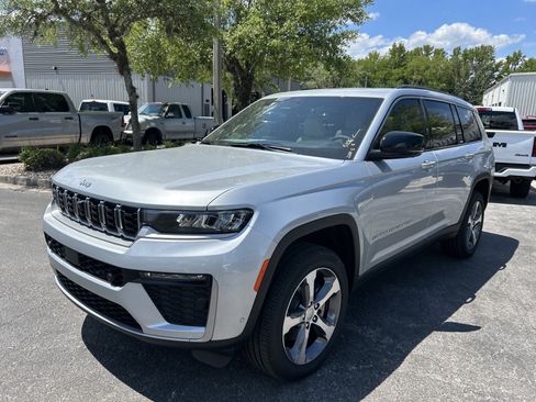 New 2026 Jeep Grand Cherokee L Limited RWD image 3