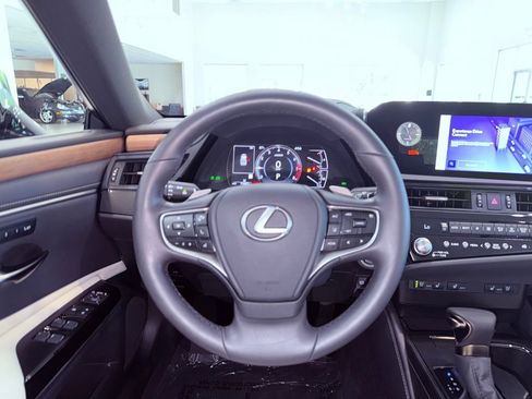 Used 2024 Lexus ES 350 w/ Premium Package FWD image 17