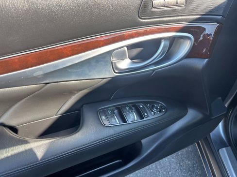 Used 2015 INFINITI Q70 3.7 w/ Technology Package RWD image 14