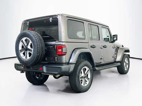 Used 2018 Jeep Wrangler Unlimited Sahara AWD/4WD image 9