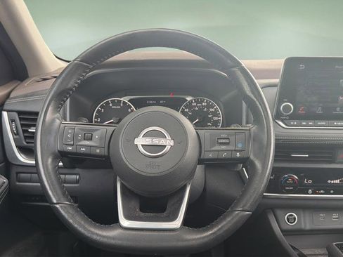 Used 2023 Nissan Rogue SV image 9