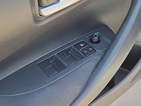 Used 2020 Toyota Corolla LE FWD image 22