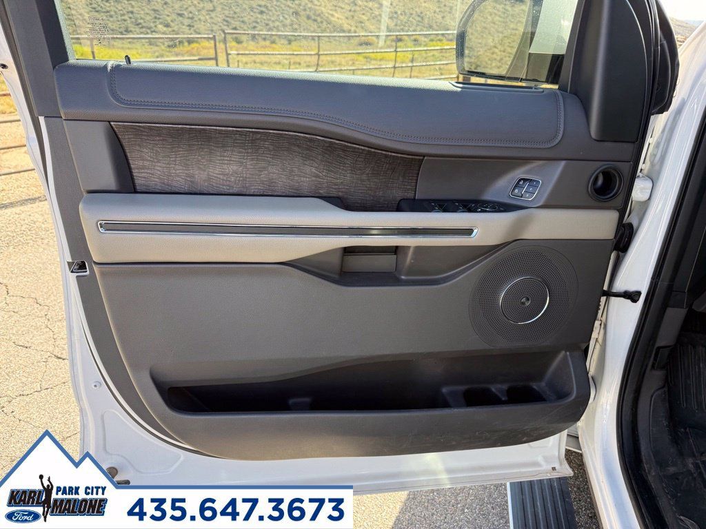 Used 2018 Ford Expedition Limited w/ Equipment Group 302A AWD/4WD image 12